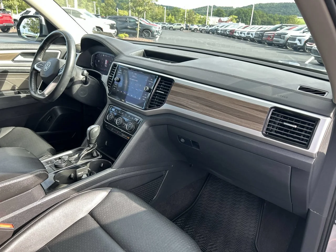 Used 2022 Gray Volkswagen 2.0T SEL image 15