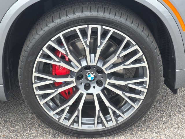 Used 2025 Gray BMW xDrive40i image 10
