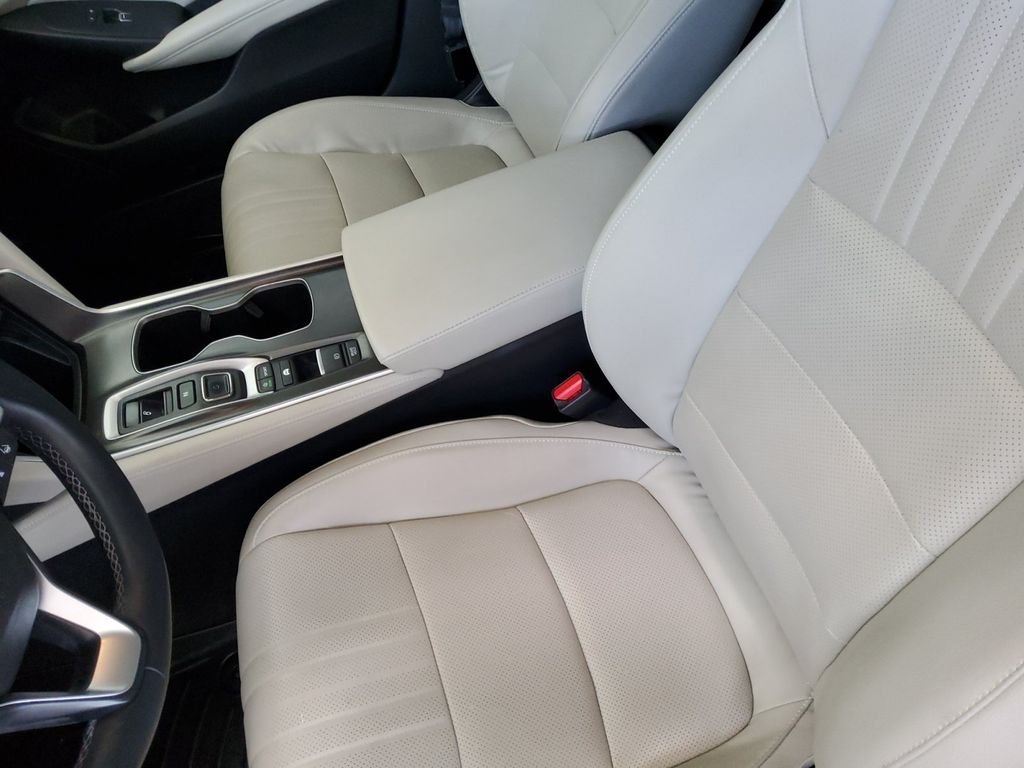 Used 2018  Honda Touring image 8