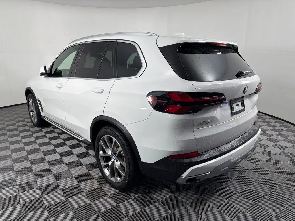 Certified Used 2026 Alpine White BMW xDrive40i image 7