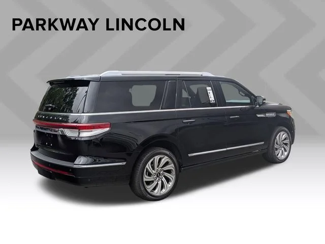 Used 2023 Black Lincoln Reserve image 5