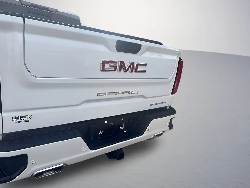 Used 2022 WHITE FROST TRICOAT GMC Denali image 43