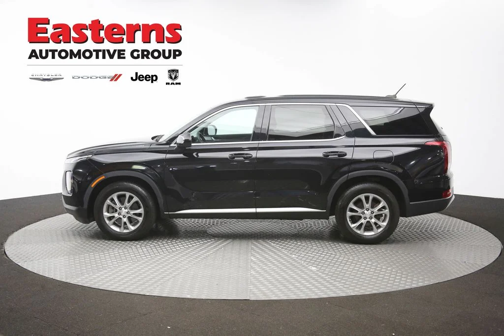 Used 2022 Black Hyundai SE image 62