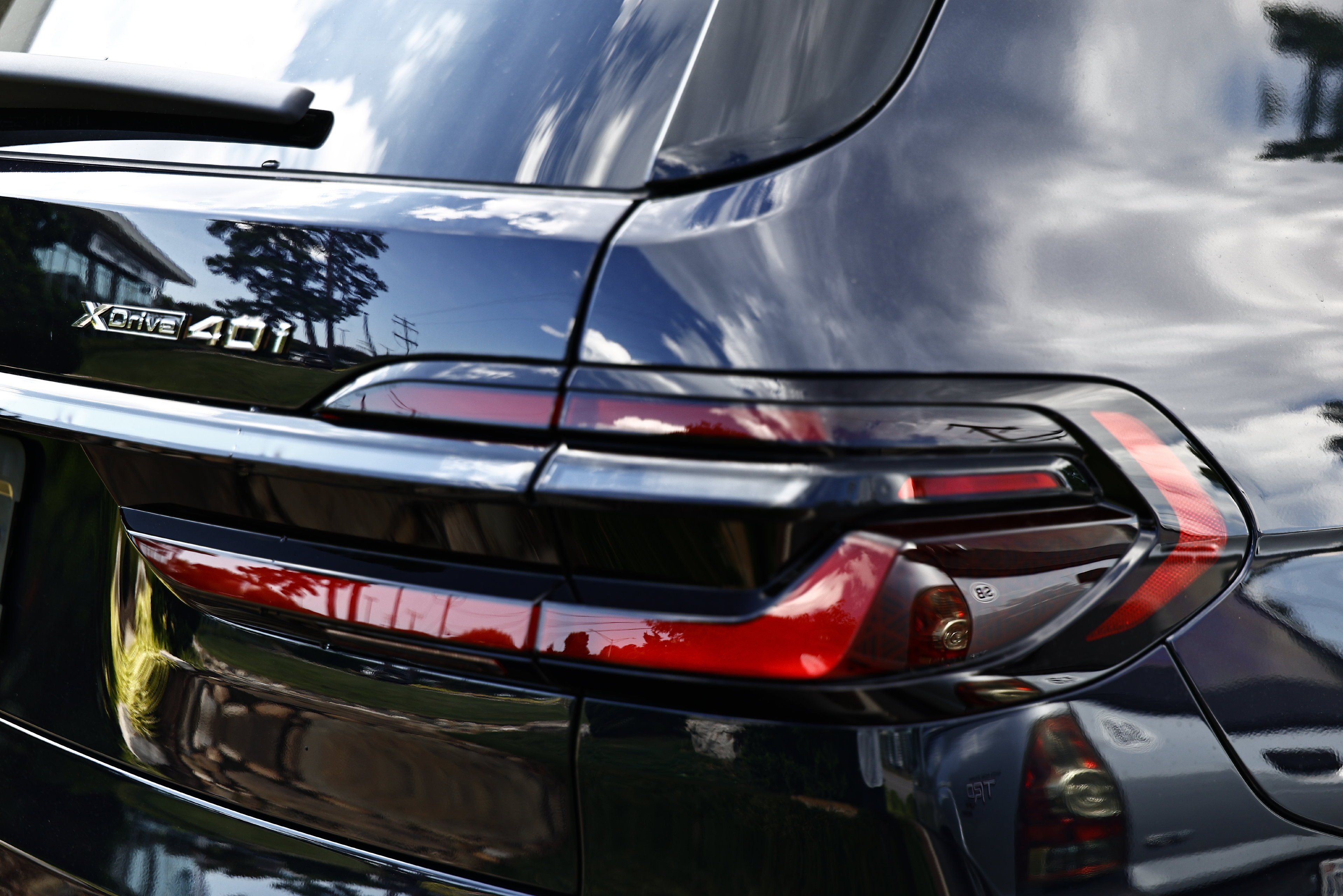 New 2027 Carbon Black Metallic BMW xDrive40i image 4