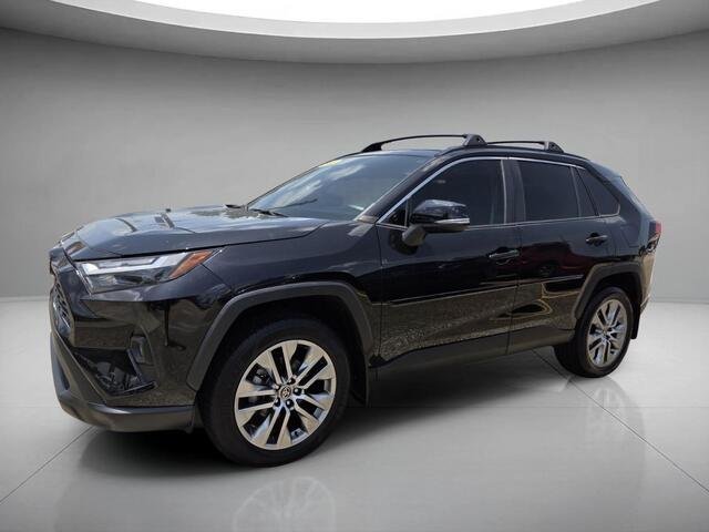 Used 2022 Midnight Black Metallic Toyota XLE Premium image 9