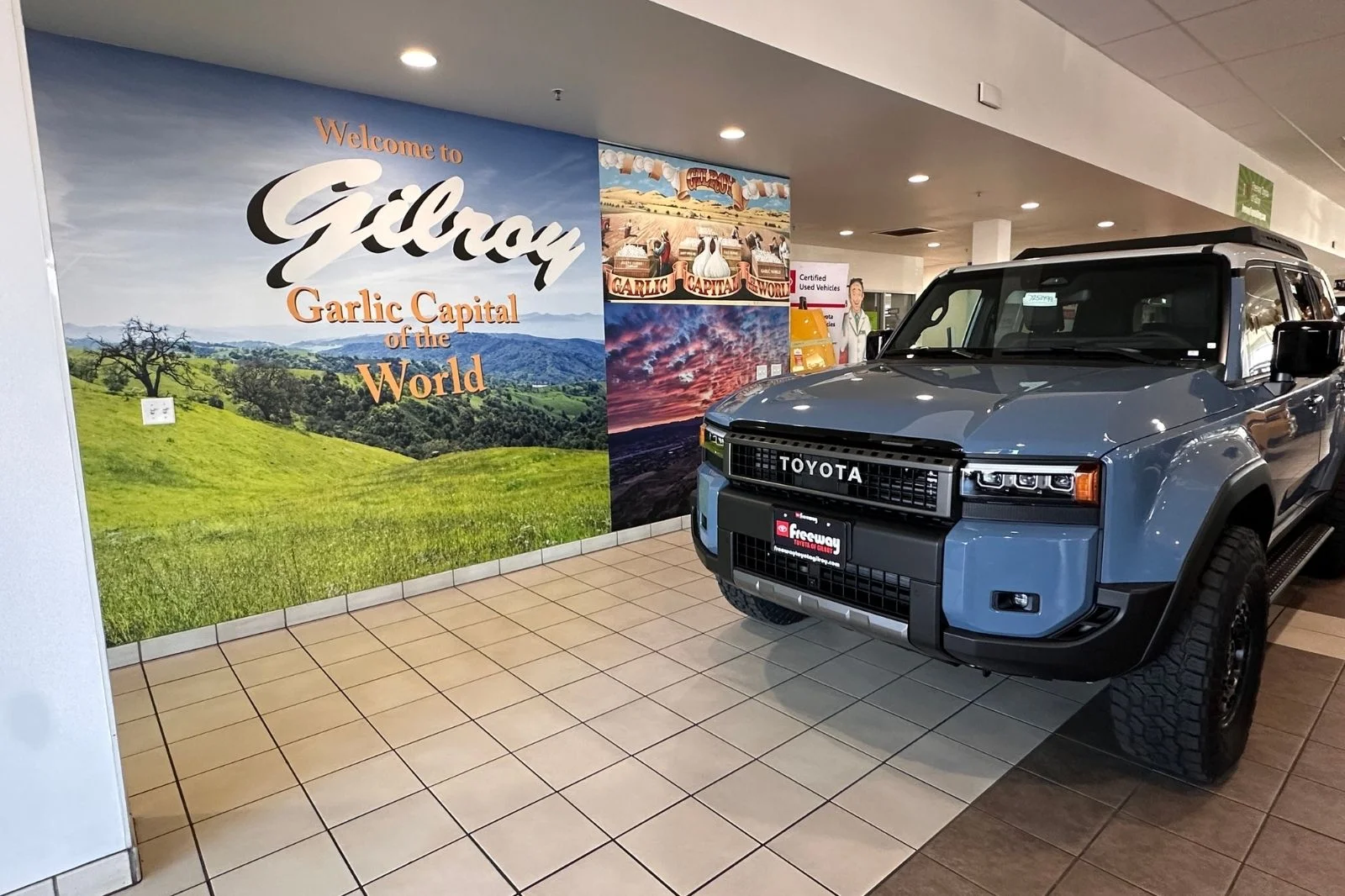 Used 2017 White Toyota Four image 18