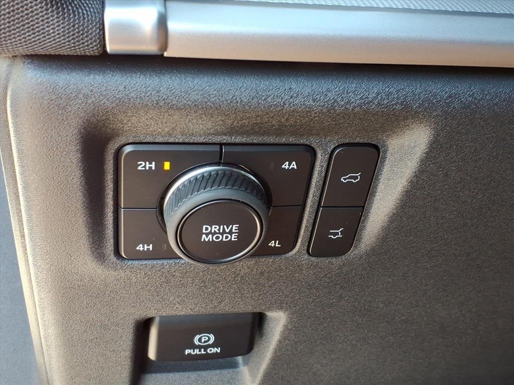New 2025 Oxford White Ford Active image 6