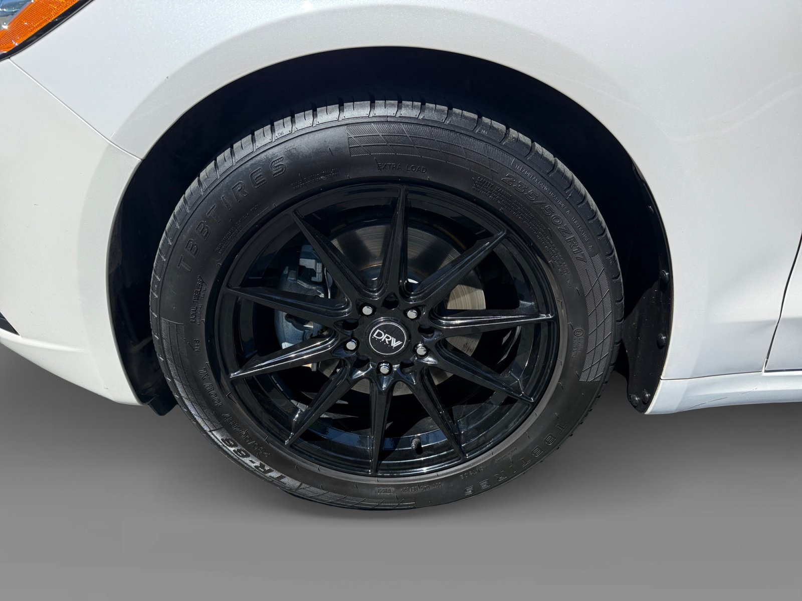 Used 2020 White Platinum Clearcoat Metallic Ford SE image 9