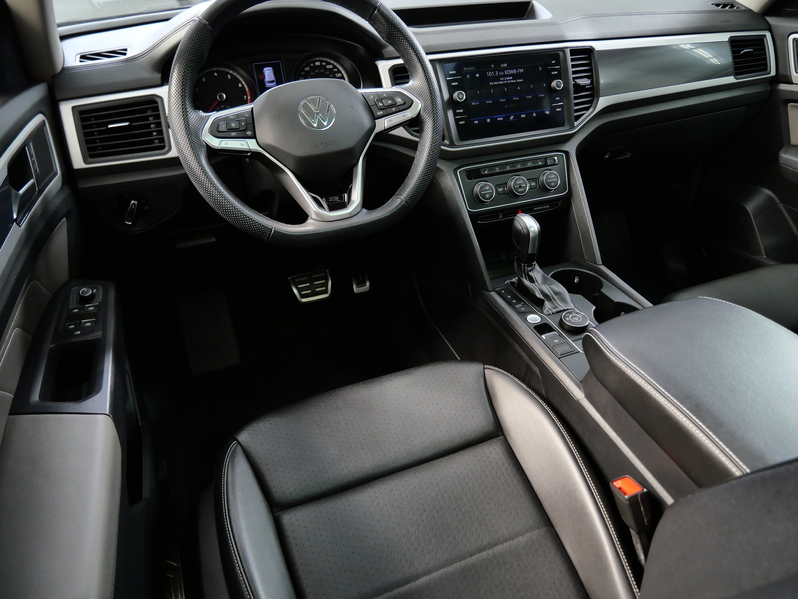 Used 2021 Volkswagen Atlas SE w/Tech R-Line with VIN 1V2RR2CA8MC596846 for sale in Minnetonka, Minnesota