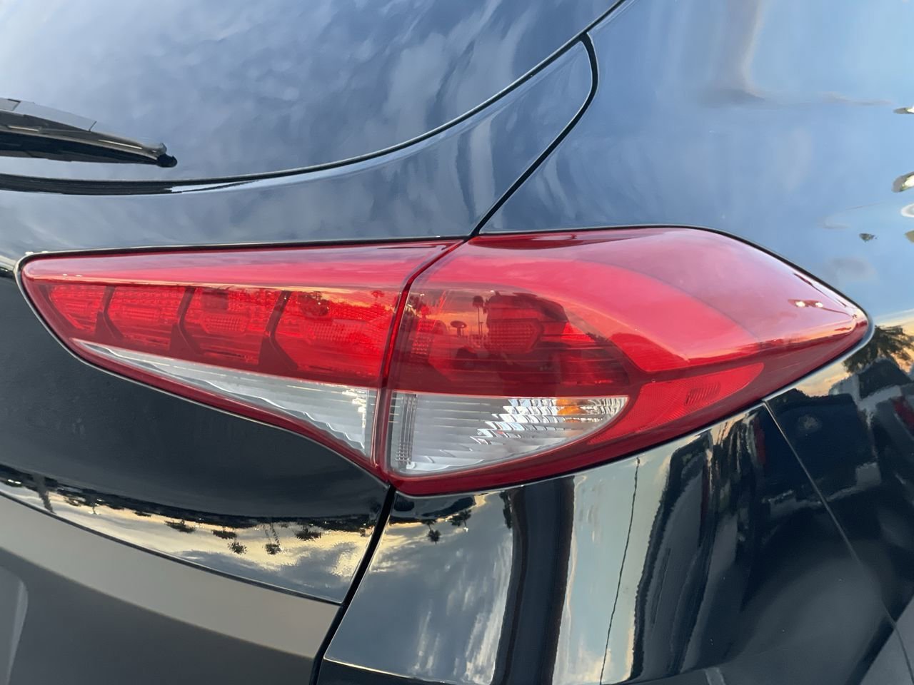 Used 2018 Black Noir Pearl Hyundai SE image 7