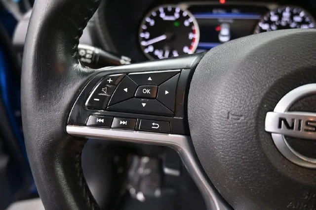 Used 2020 Blue Nissan SV image 27