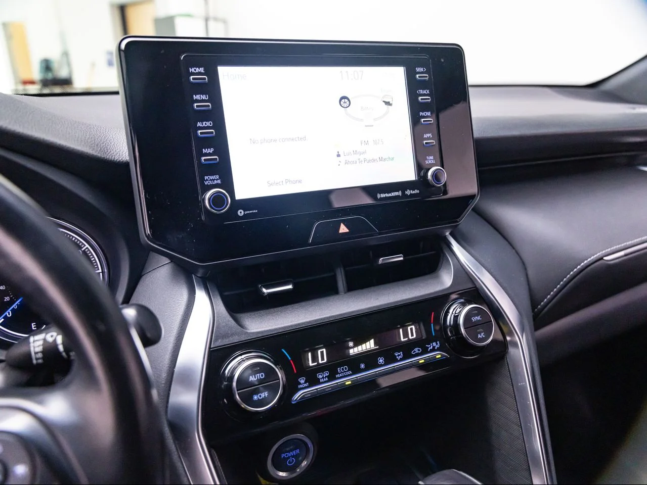 Used 2022 Titanium Glow Toyota XLE image 26