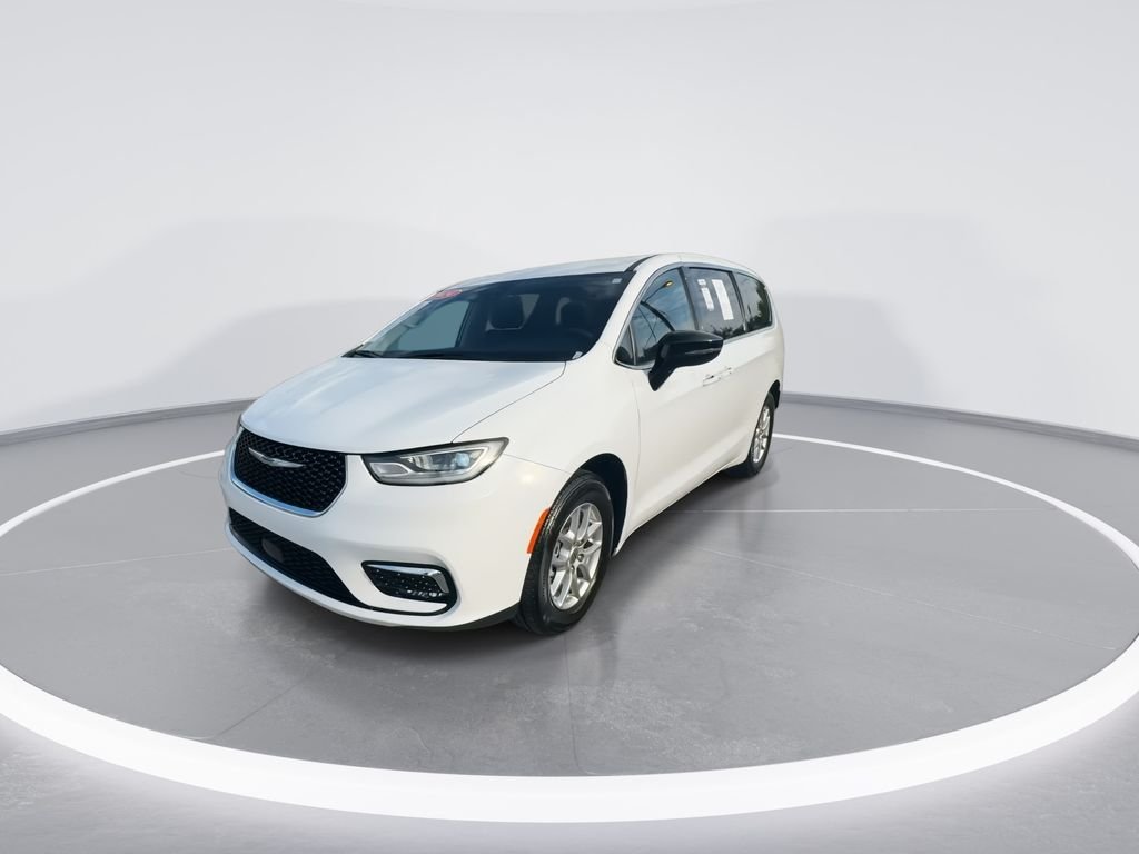 Used 2024 White Chrysler Touring L image 4