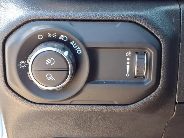Used 2023 White Jeep  image 21
