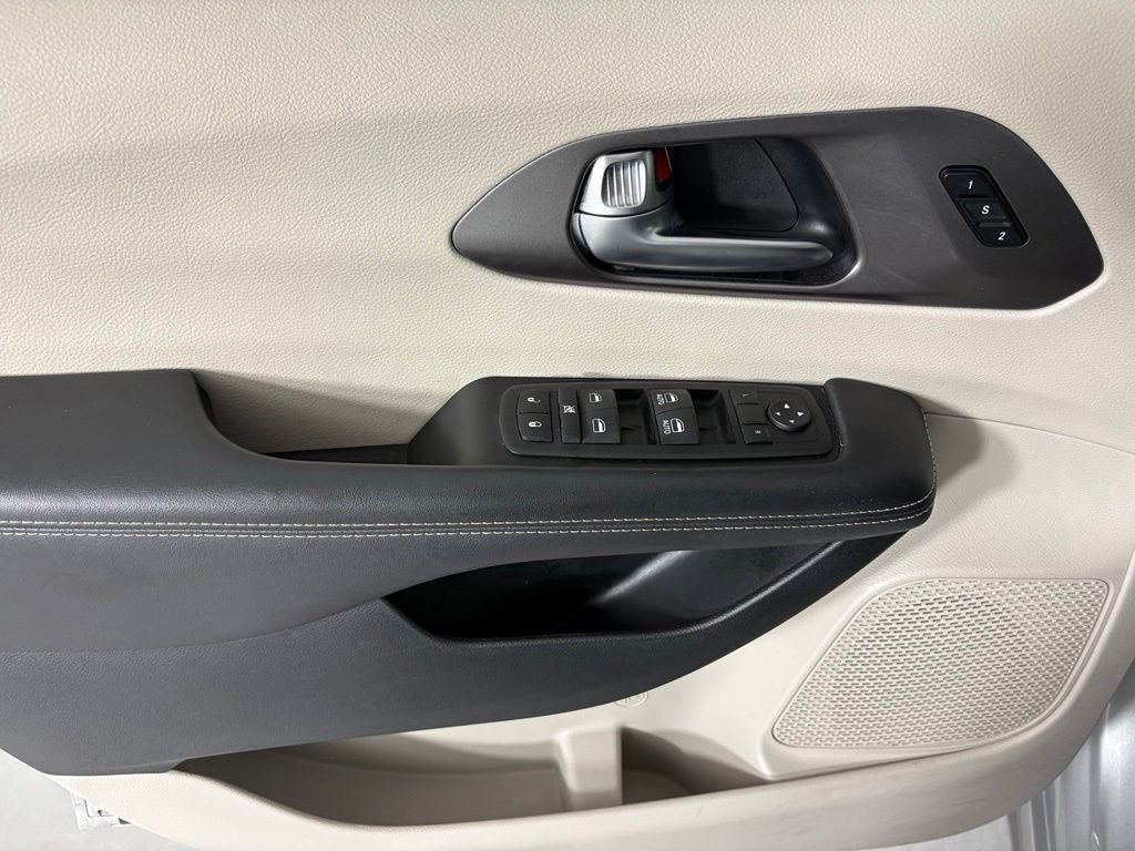 Used 2024 Silver Chrysler Touring L image 18