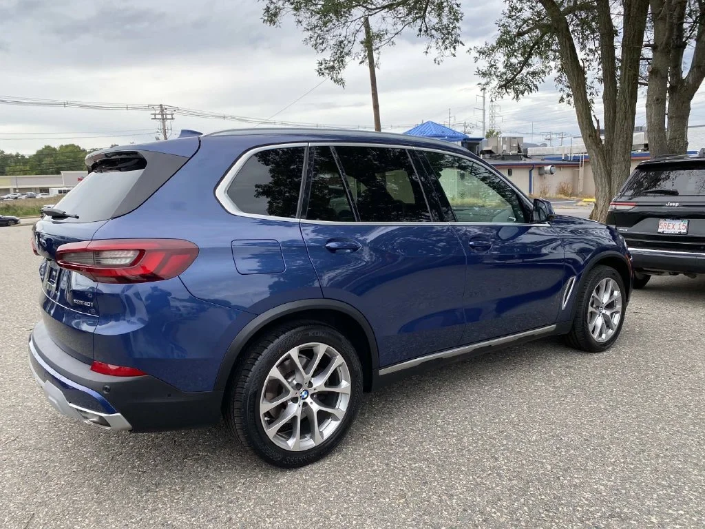 Used 2021 Blue BMW xDrive40i image 3
