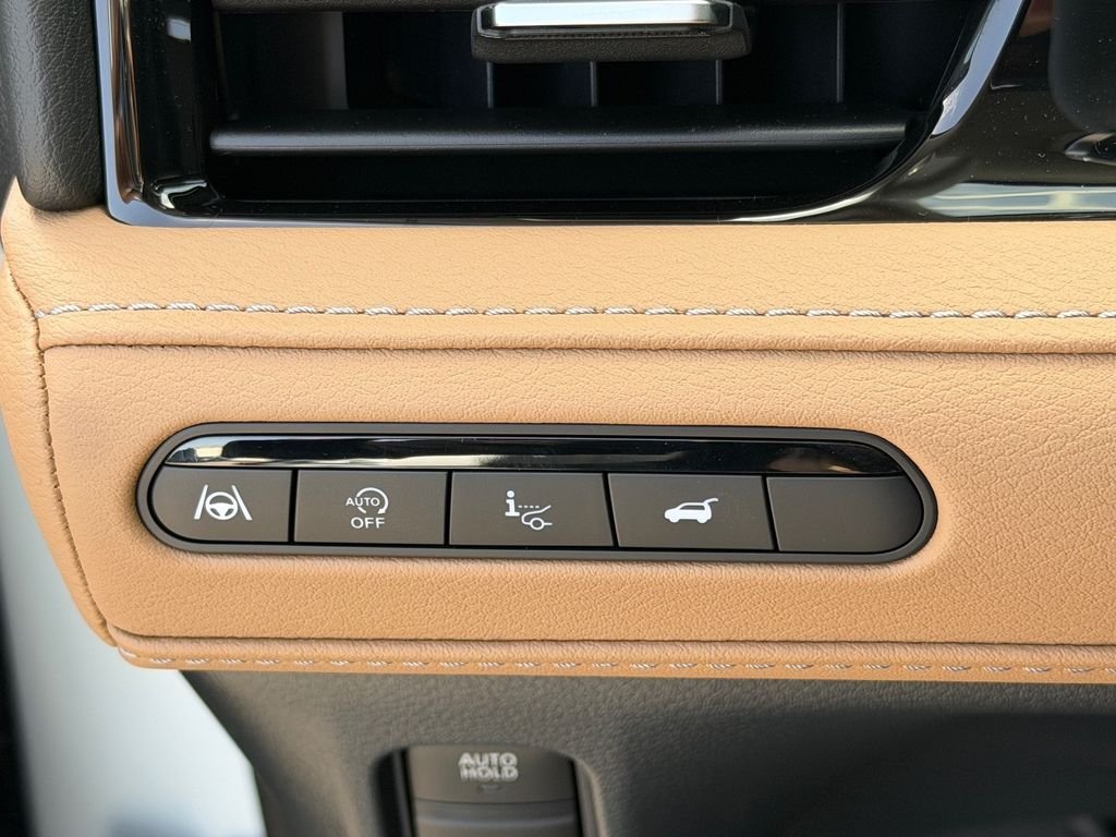 New 2027 RADIANT WHITE INFINITI Luxe 4WD image 28