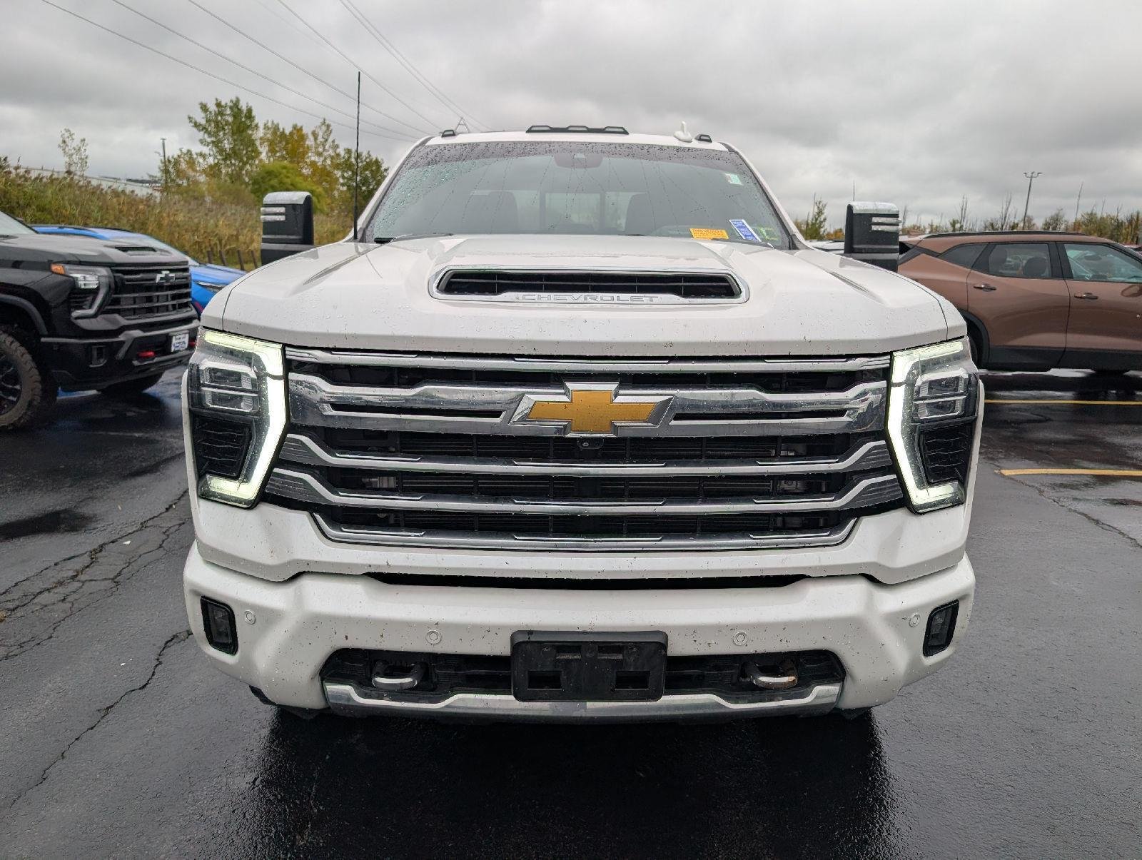 Used 2024 Iridescent Pearl Tricoat Chevrolet High Country image 2