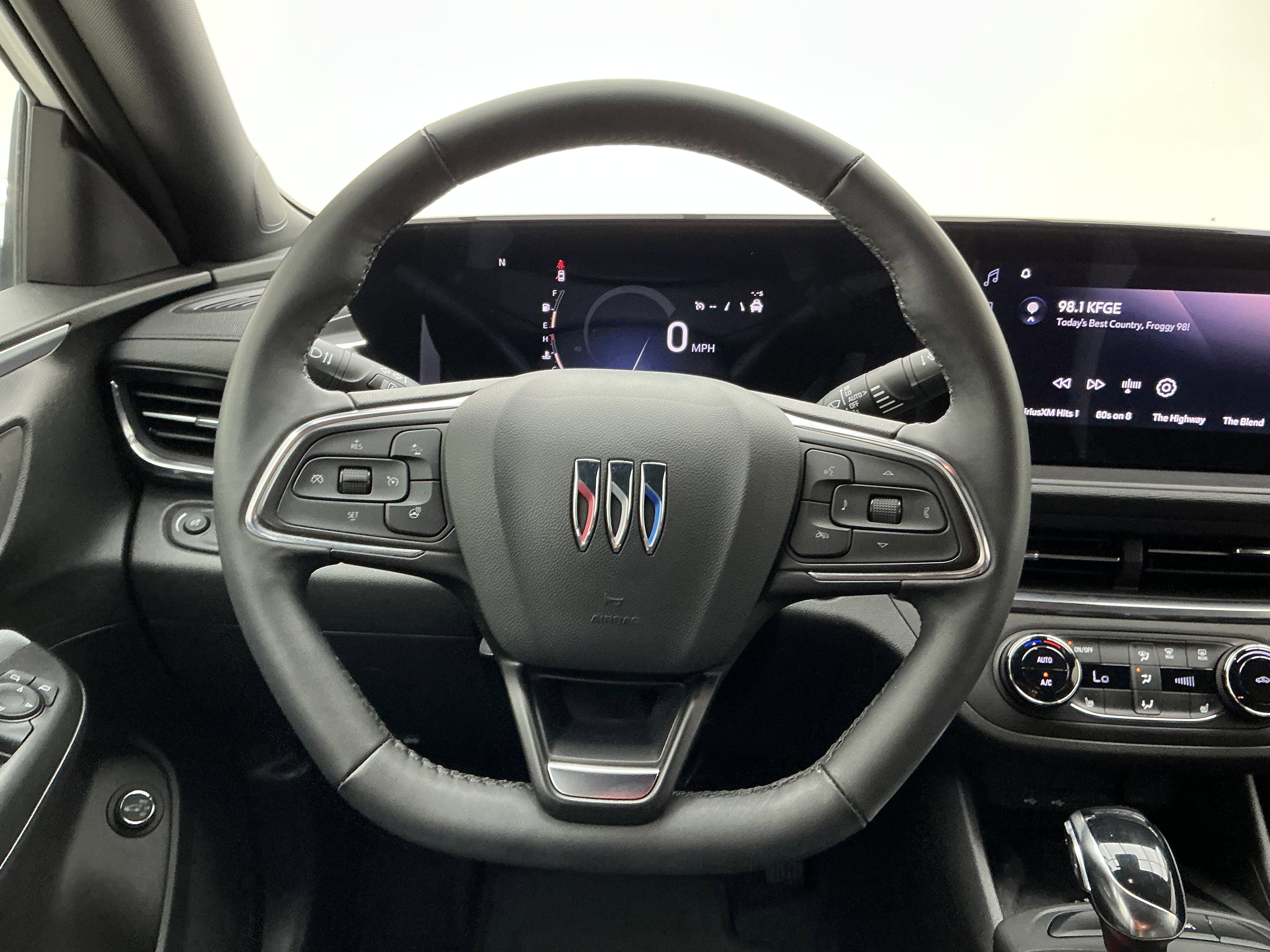 Used 2024 White Frost Tricoat Buick Preferred image 21