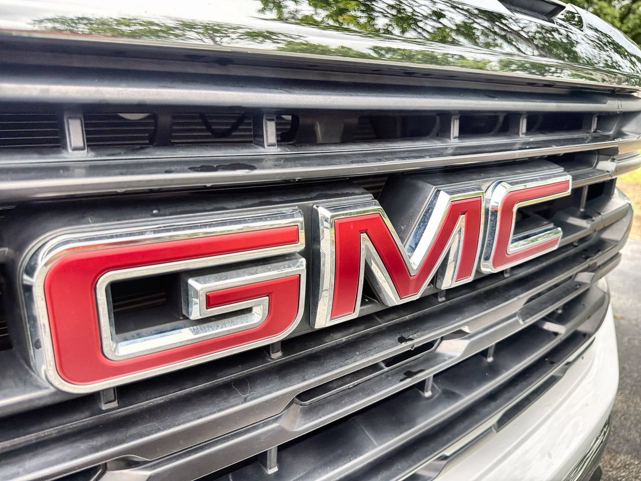 Used 2023 SUMMIT WHITE GMC Pro image 26