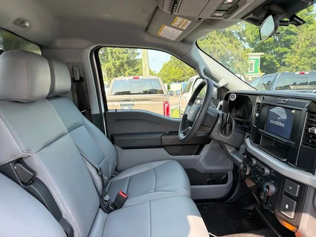 New 2026 Oxford White Ford F-550® XL image 33