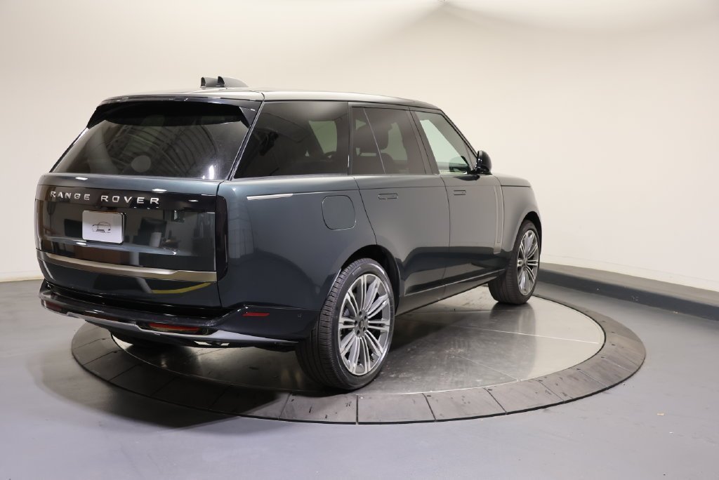 New 2027 Belgravia Green LAND ROVER SE image 5