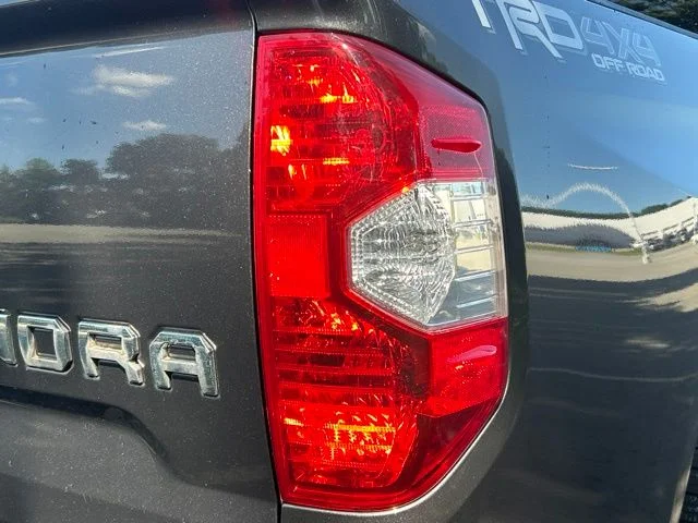 Used 2018 Gray Toyota SR5 image 11