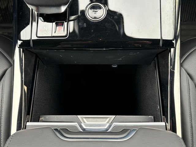 Certified Used 2025 White Land Rover Dynamic SE image 31