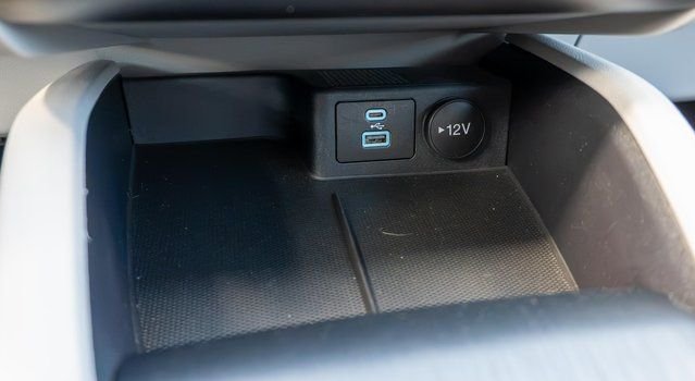 Used 2023 Red Ford Active image 28