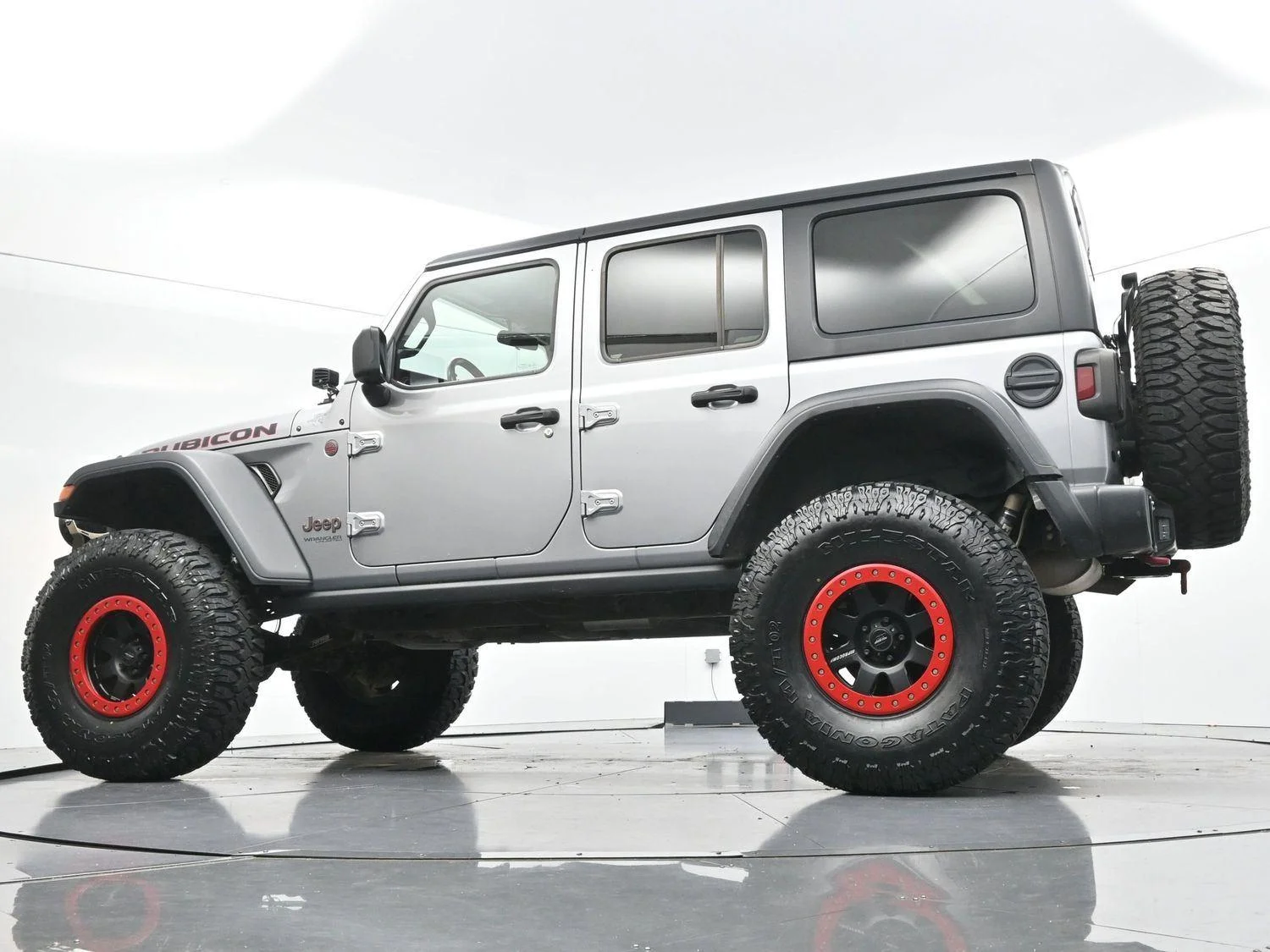Used 2020 Billet Silver Metallic Clearcoat Jeep Rubicon image 44