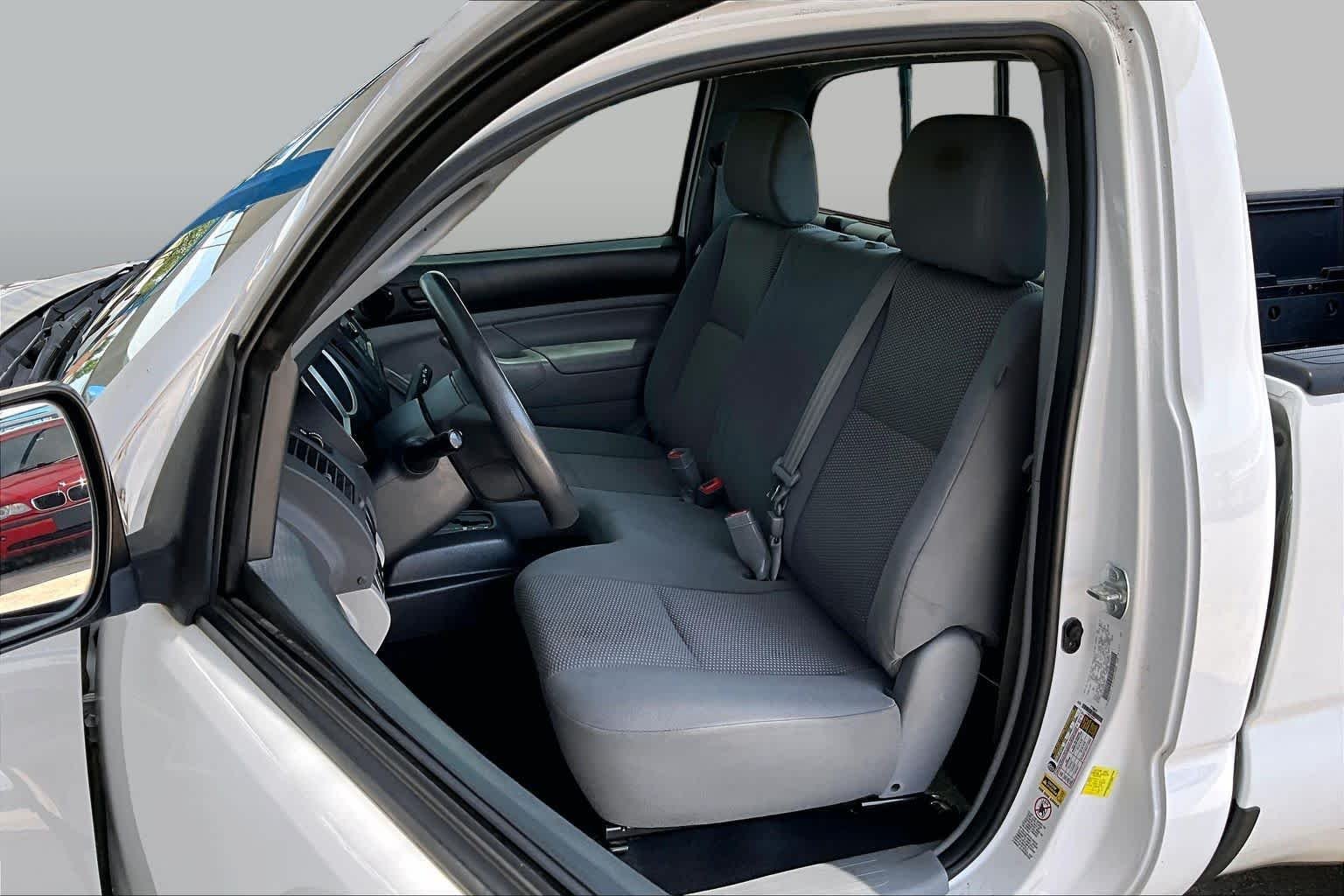 Used 2013 Super White Toyota  image 7