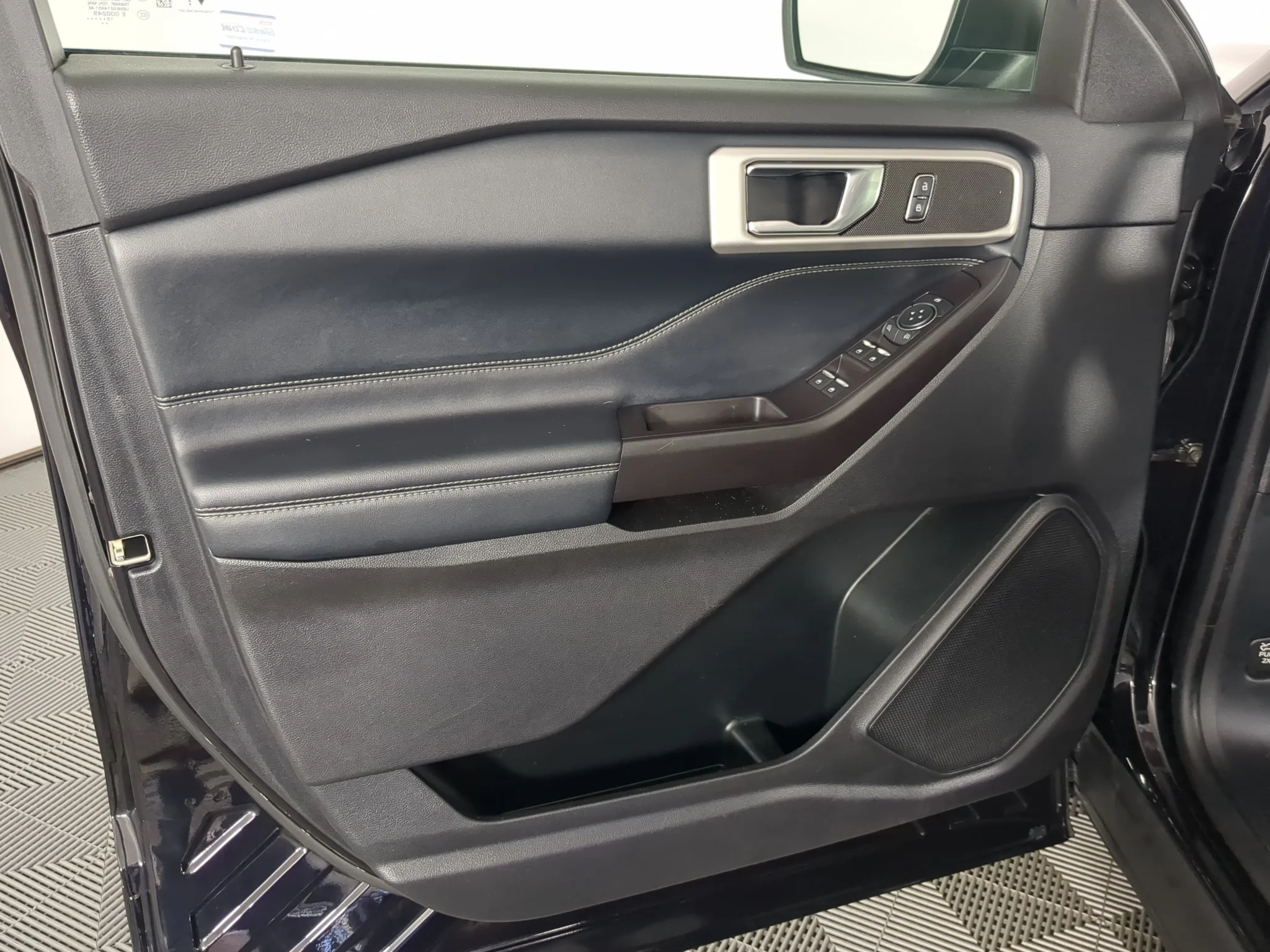Used 2020 Agate Black Metallic Ford XLT image 11