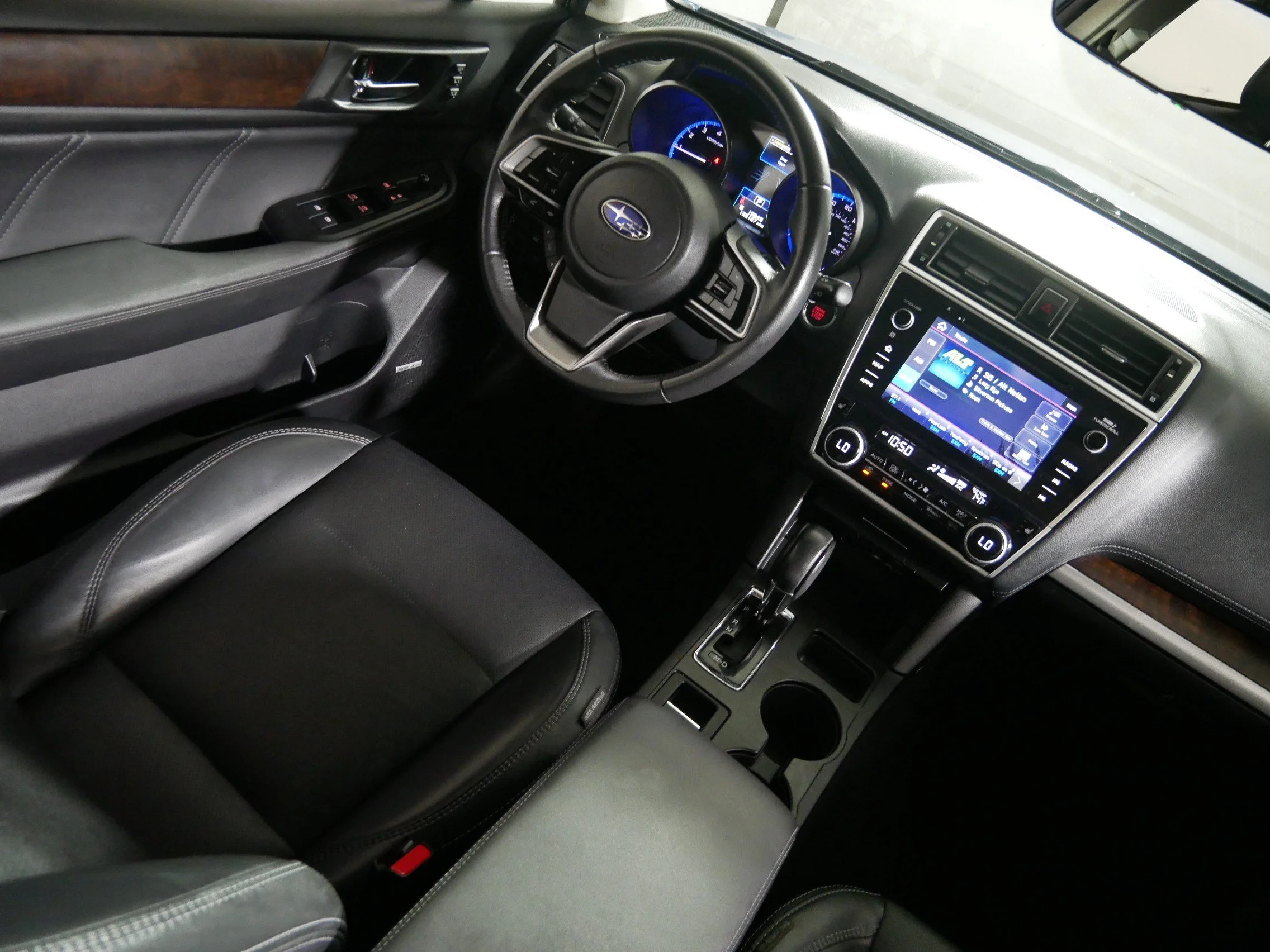 Used 2019 Abyss Blue Pearl Subaru Limited image 9