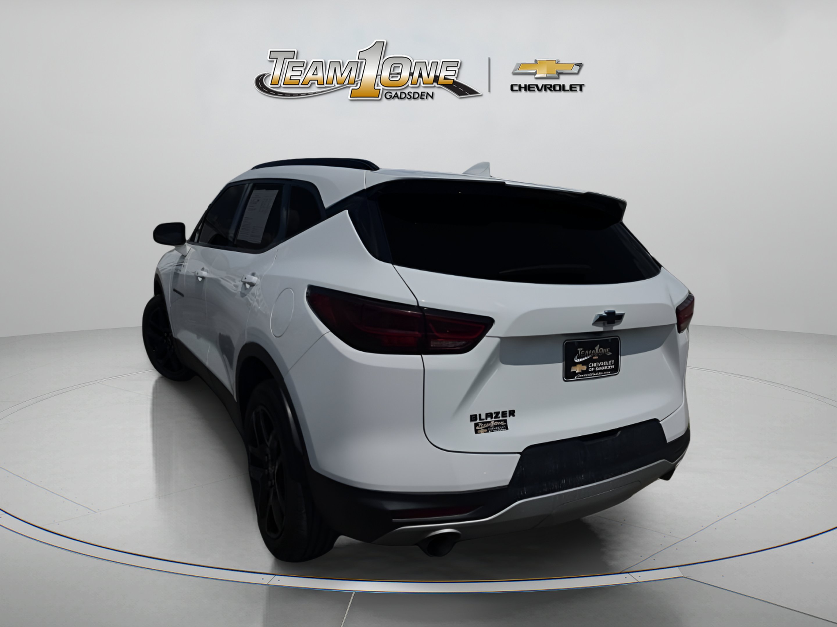 Used 2024 Summit White Chevrolet 2LT image 5