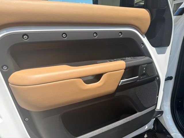 Certified Used 2026 Fuji White Land Rover S image 8