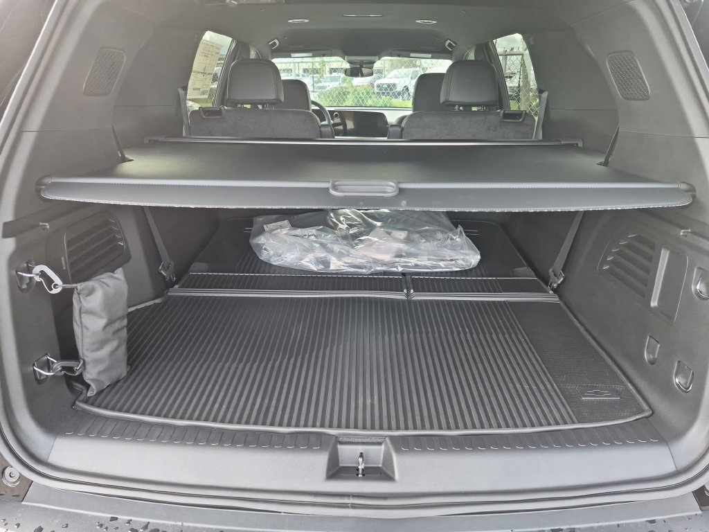 New 2027 Mosaic Black Metallic Chevrolet LT image 30