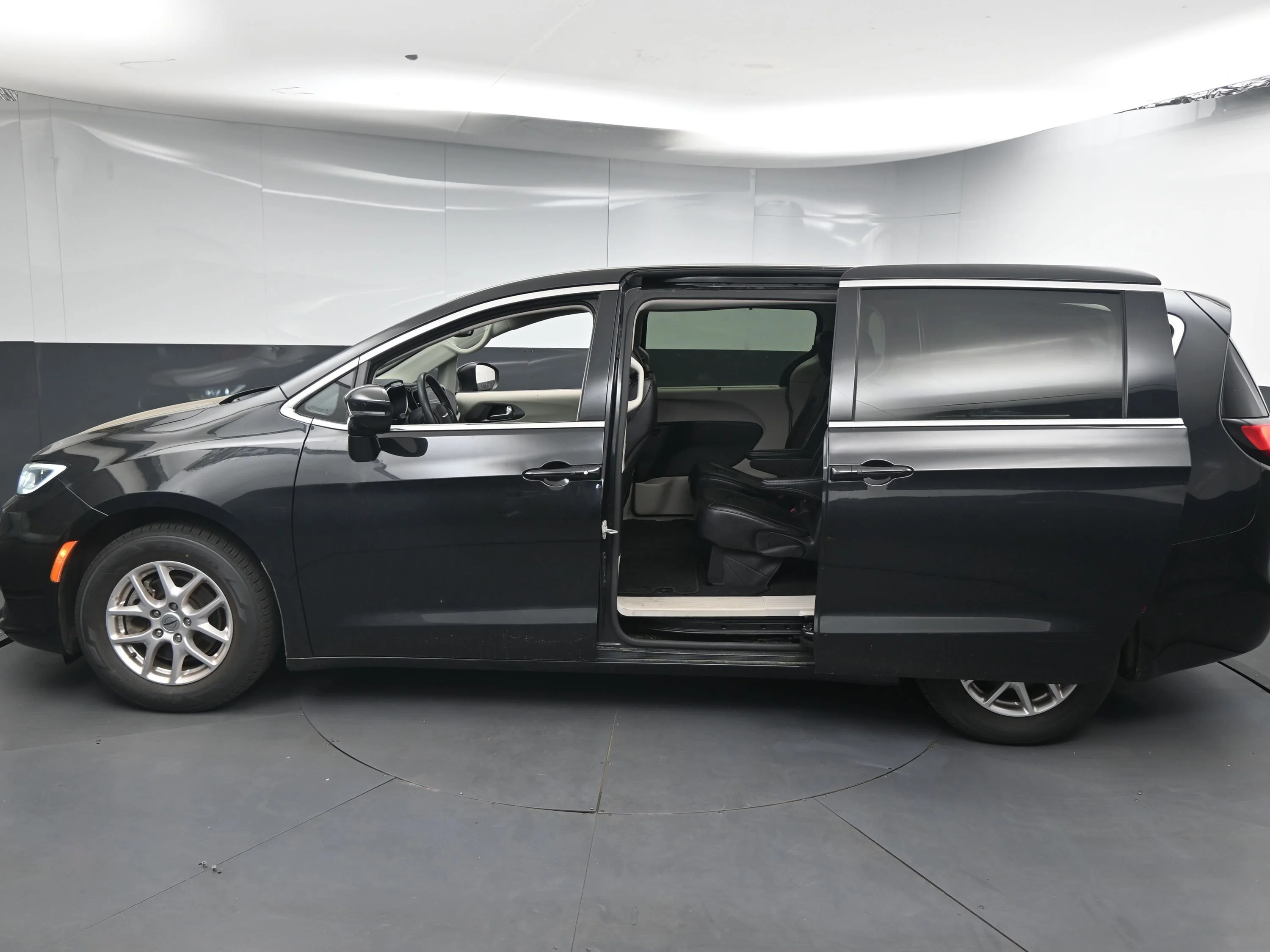 2023 Chrysler Pacifica Touring L - Photo 9