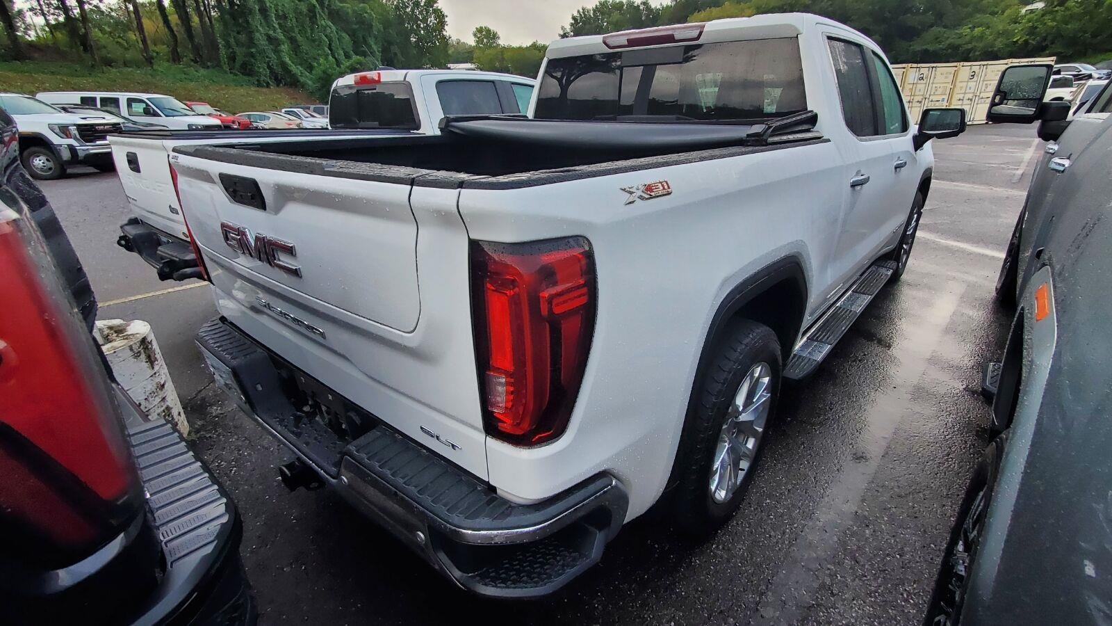 Used 2019 SUMMIT WHITE GMC SLT image 9