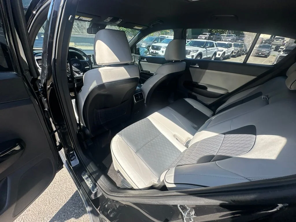 Used 2019 Red Kia EX image 22