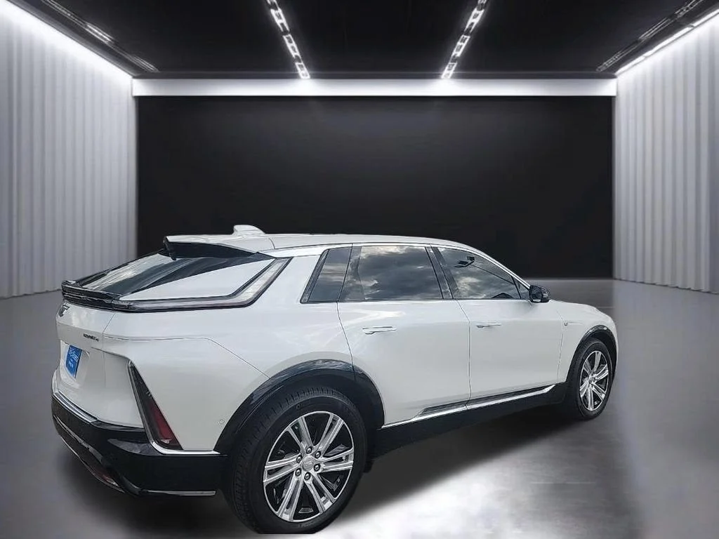 Used 2024 White Cadillac Tech image 4