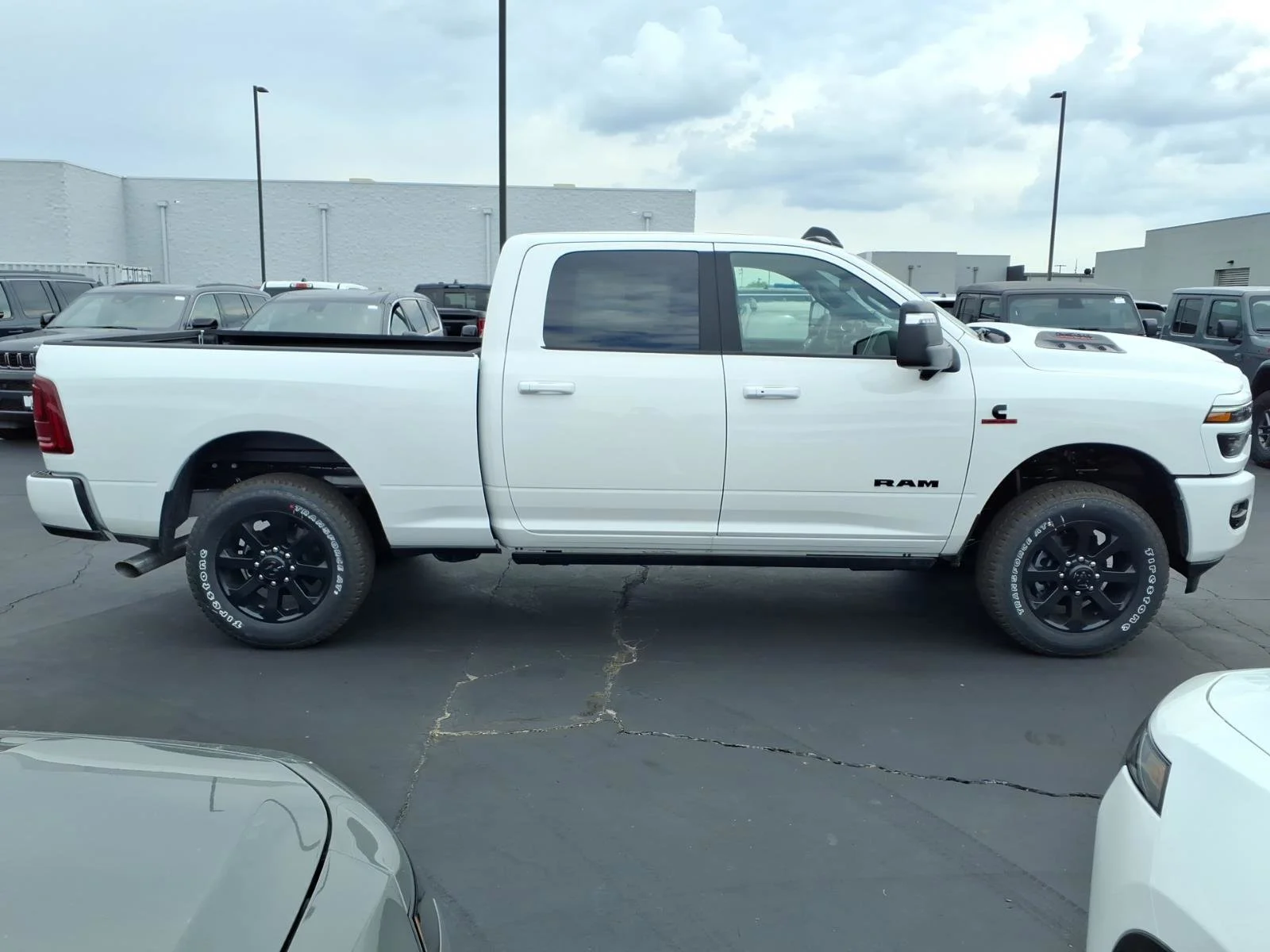 New 2026 Bright White Clear-Coat Exterior Paint RAM Laramie image 17