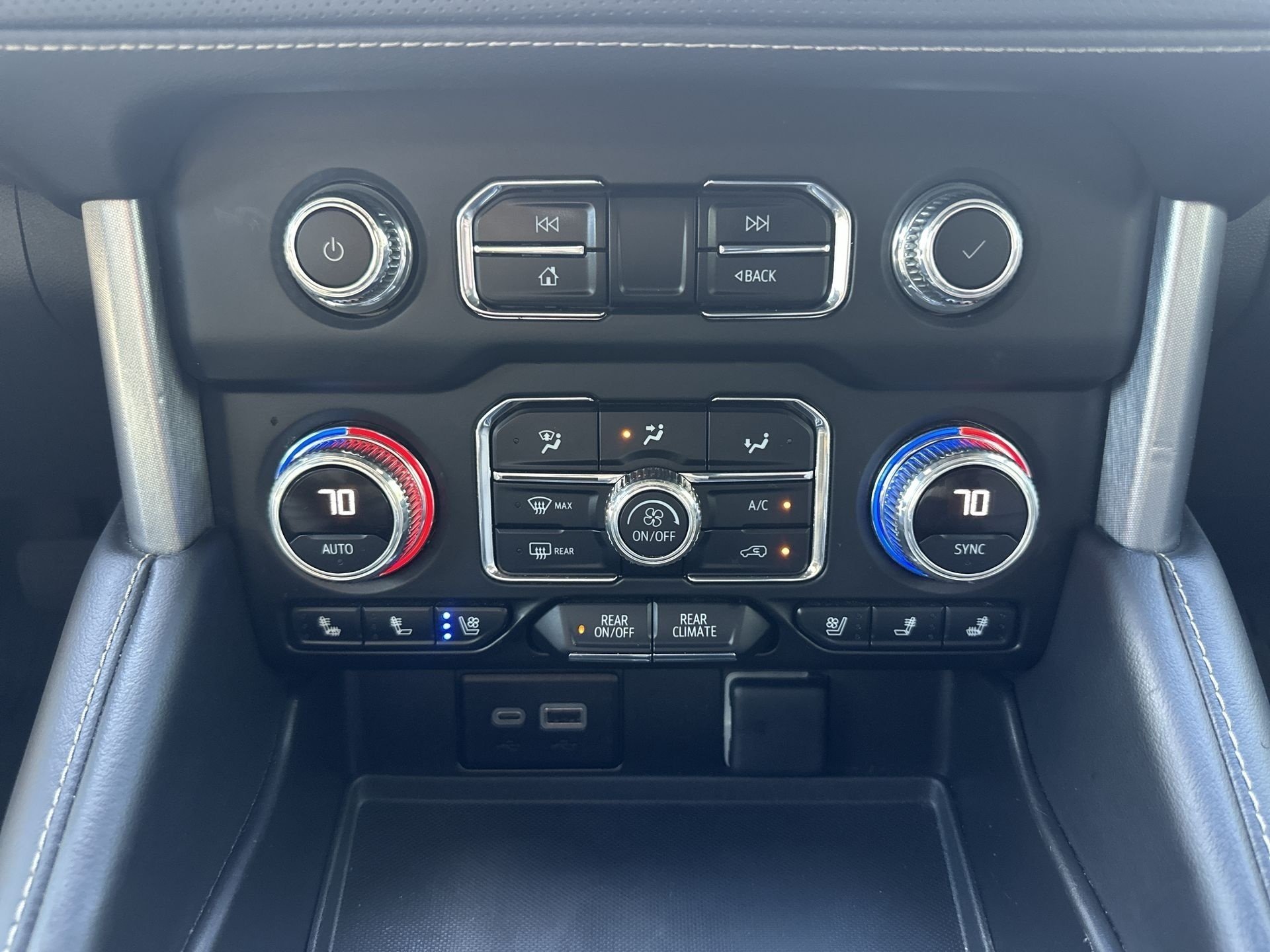 2023 GMC Yukon SLT - Photo 35