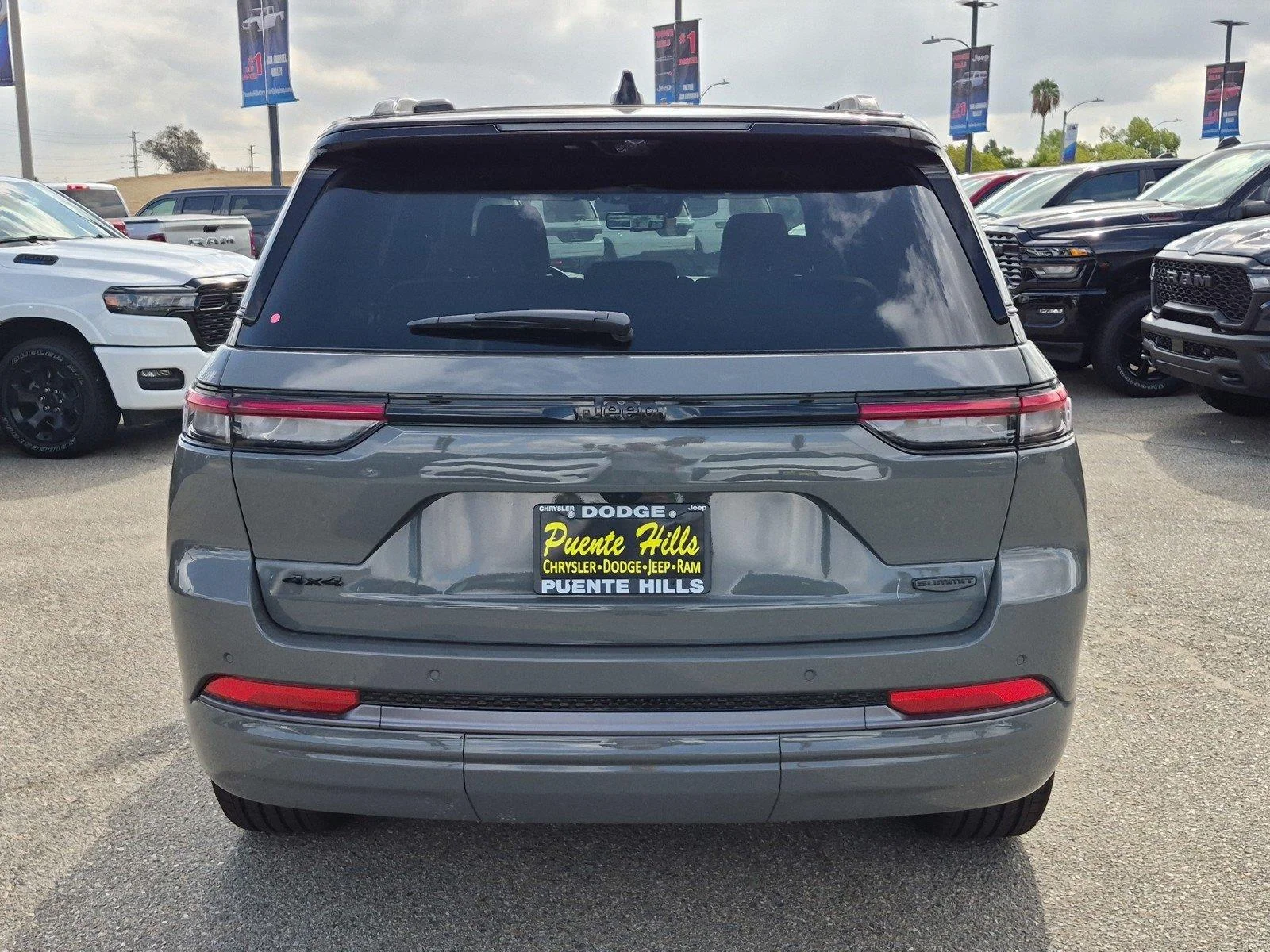 New 2027 Sting-Gray Clear-Coat Paint Jeep Summit image 5