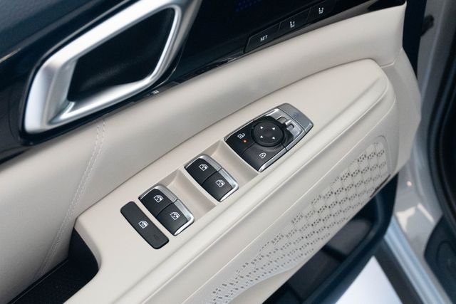 Used 2025 White Kia SX Prestige image 7