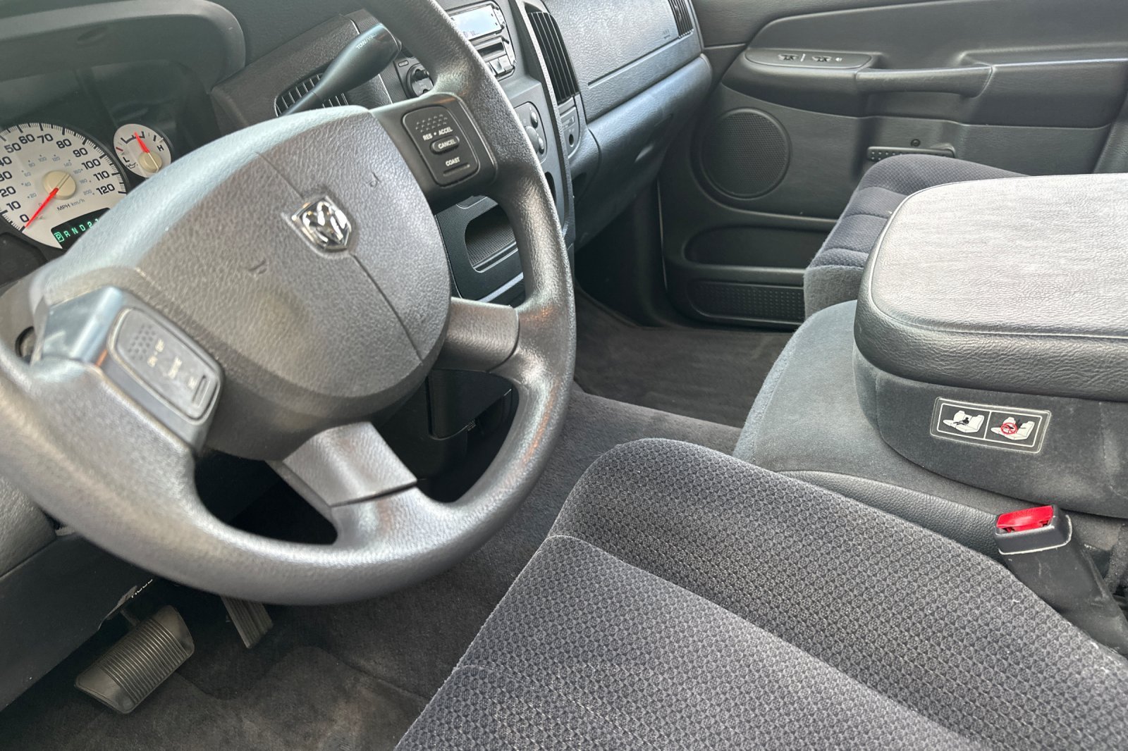 Used 2004 Bright White Dodge SLT image 9