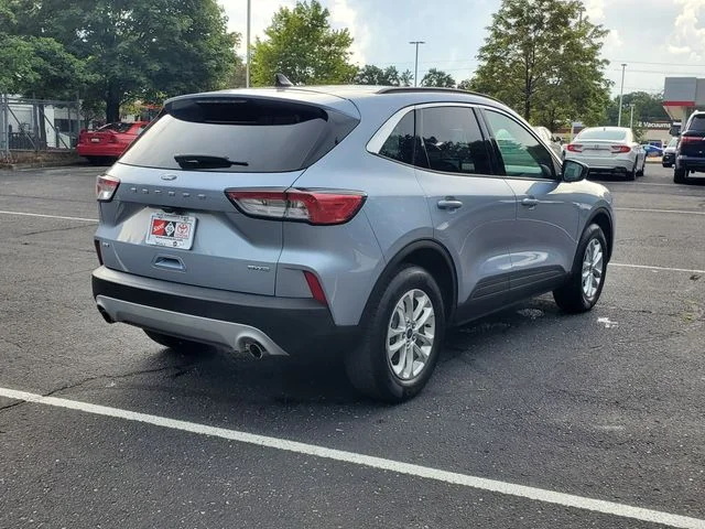 Used 2022 Blue Ford SE image 4