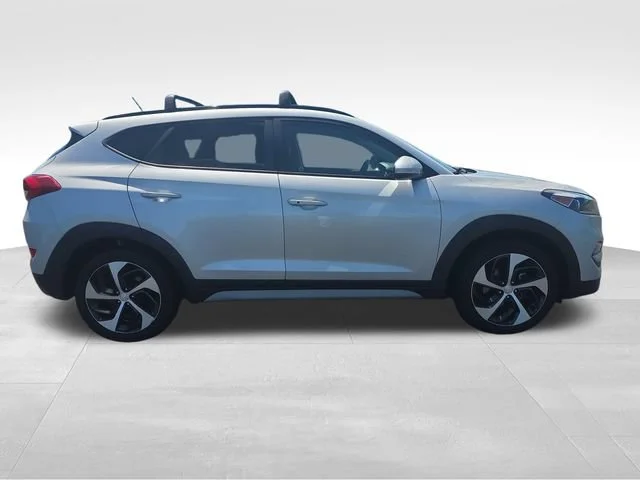 Used 2017 Silver Hyundai Value image 7