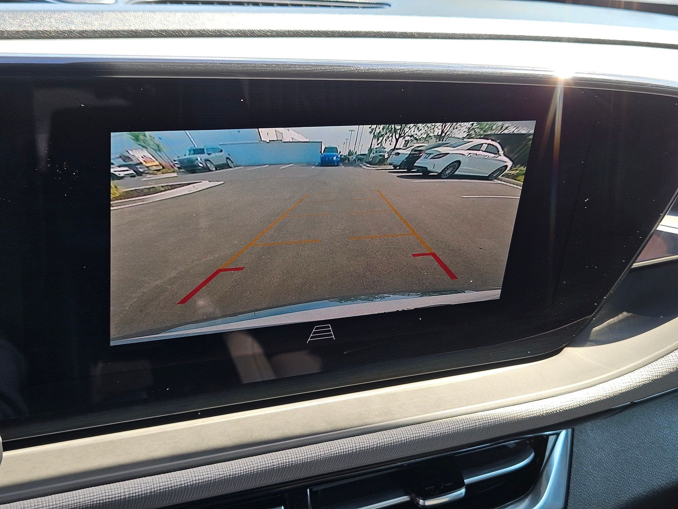 Used 2025 White Frost Tricoat Buick Avenir image 26