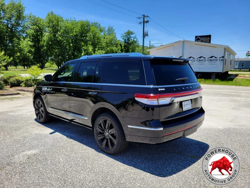 Used 2022 Black Lincoln Reserve image 4