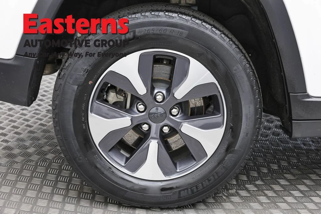 Used 2023 White Jeep 4xe image 33
